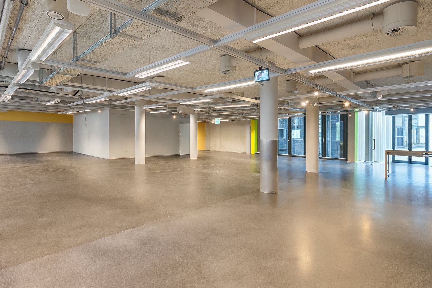 173m² shop