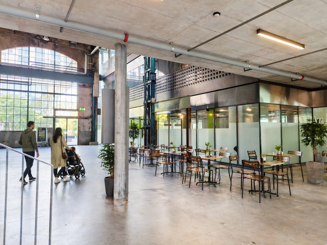 173m² shop