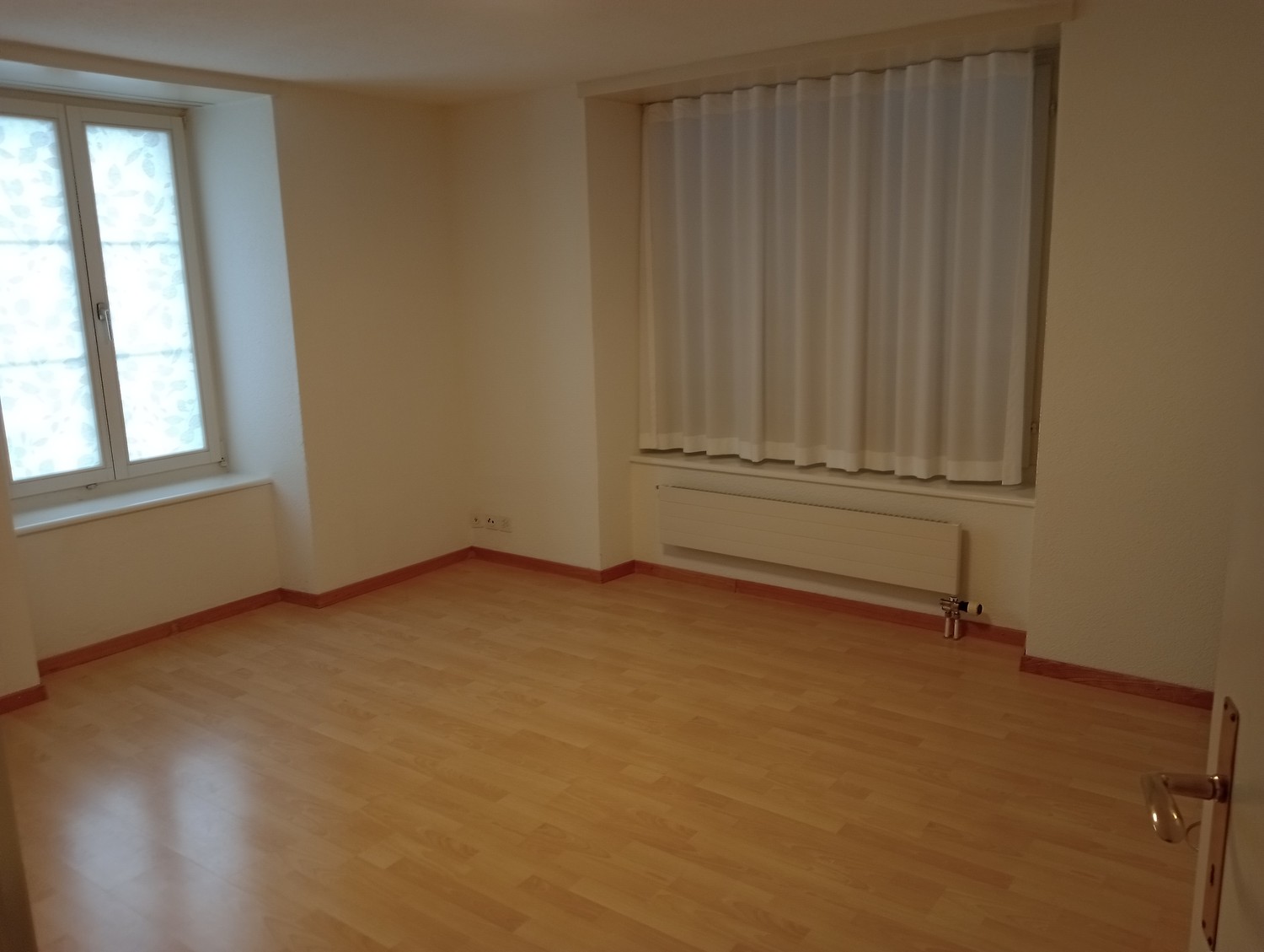 Commercial, Foto 1 von 5