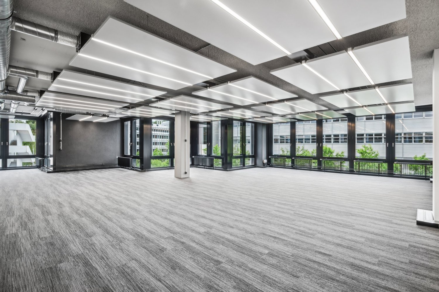 440m² office