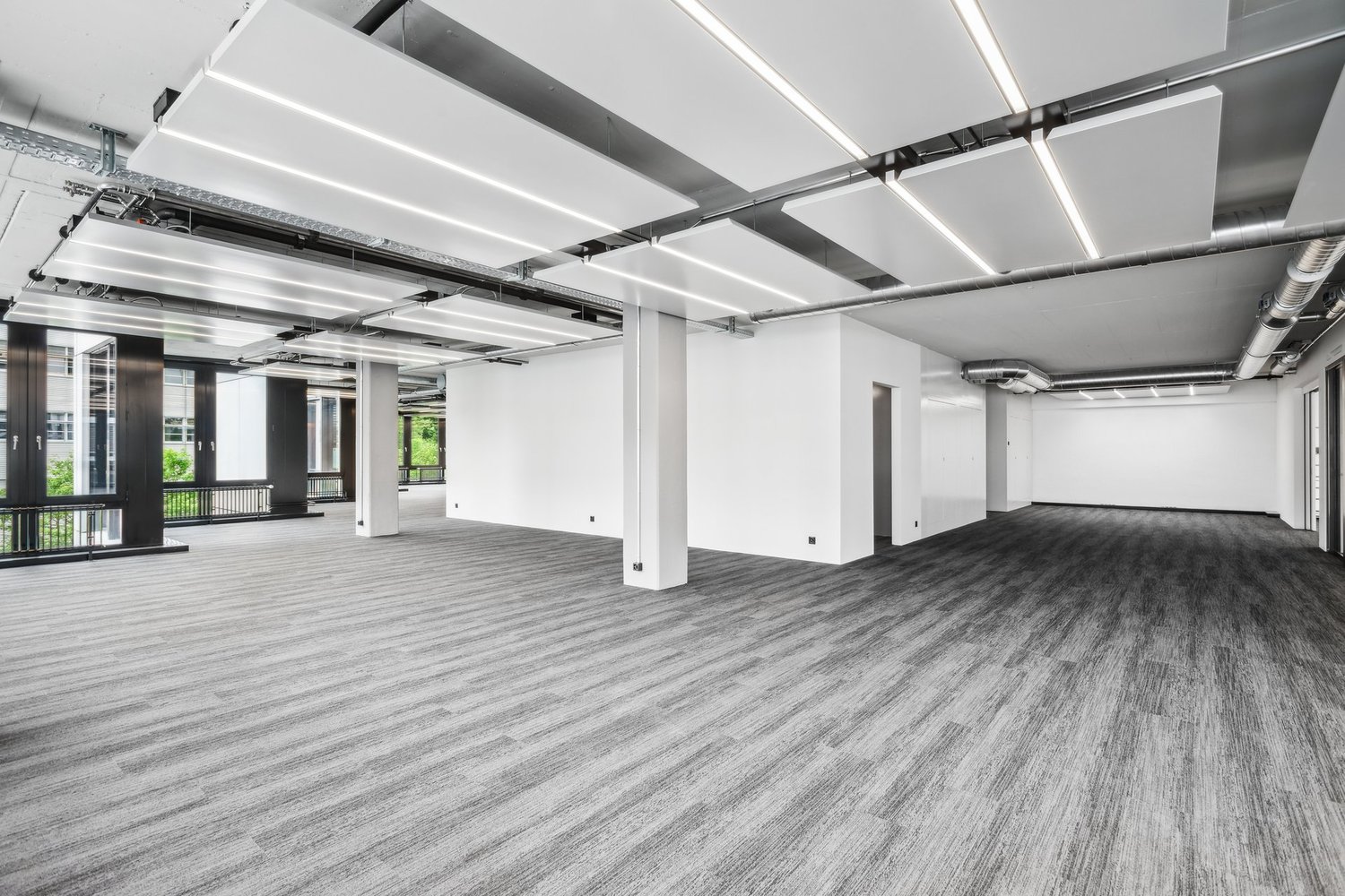 440m² office
