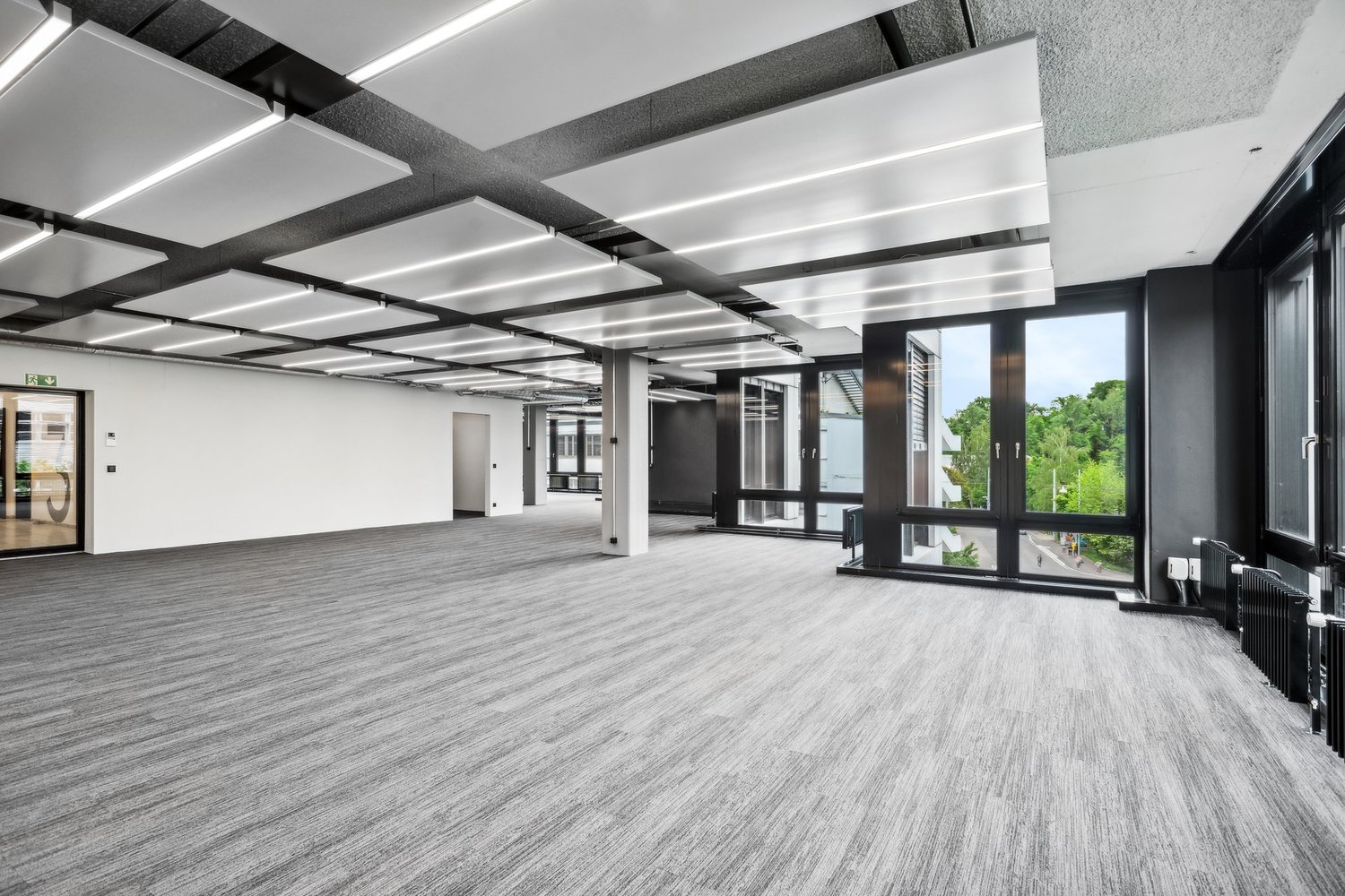 440m² office