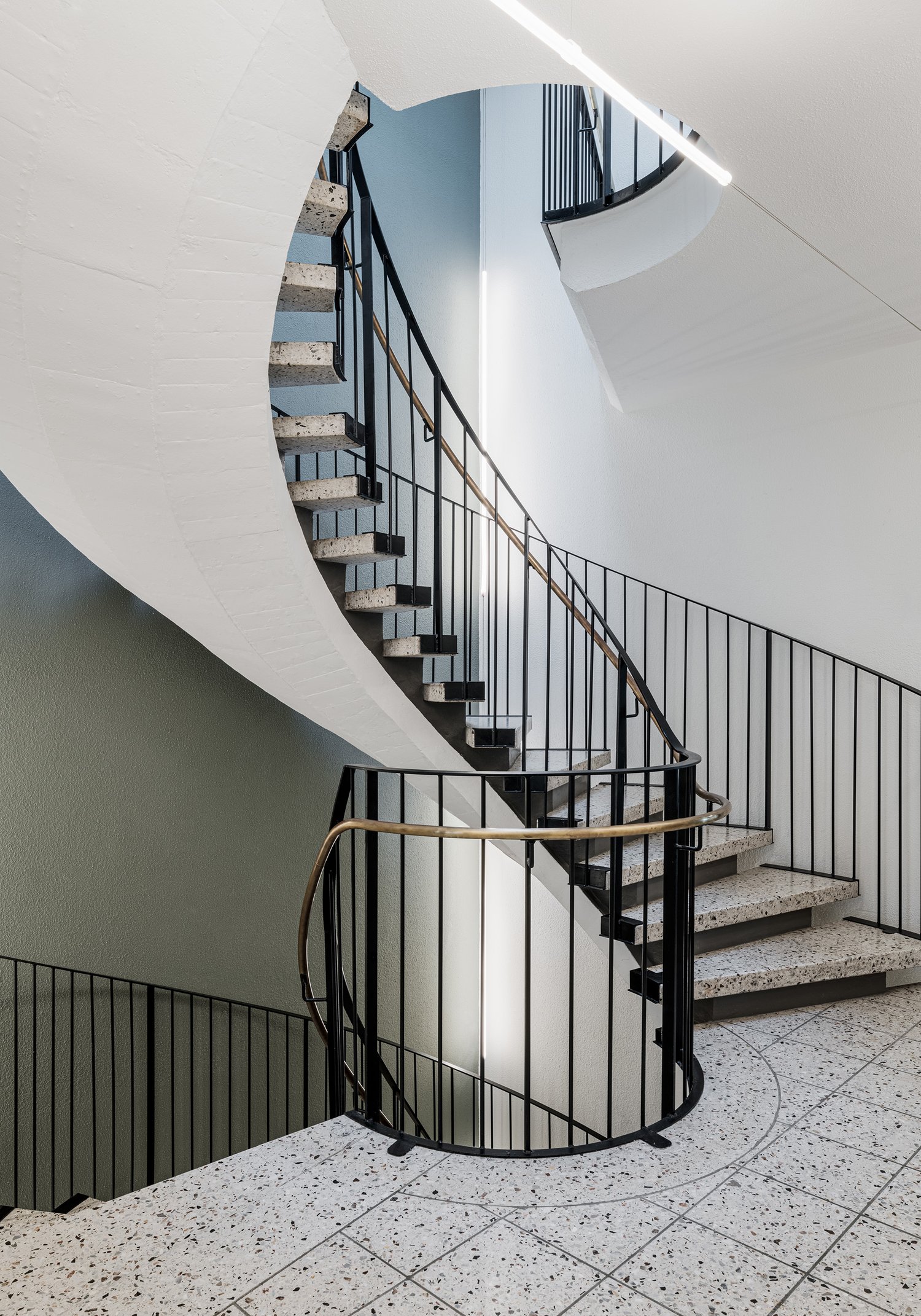 440m² office