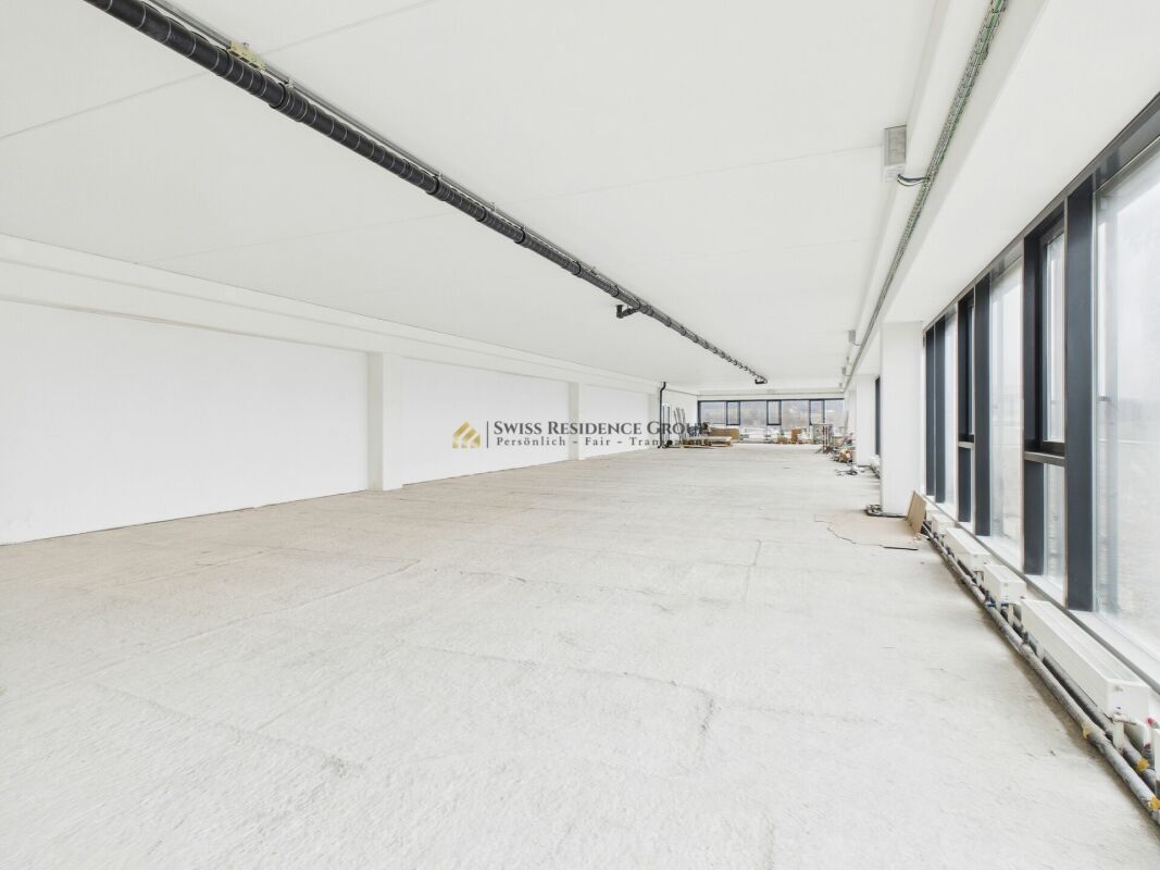 Commercial, Foto 1 von 7