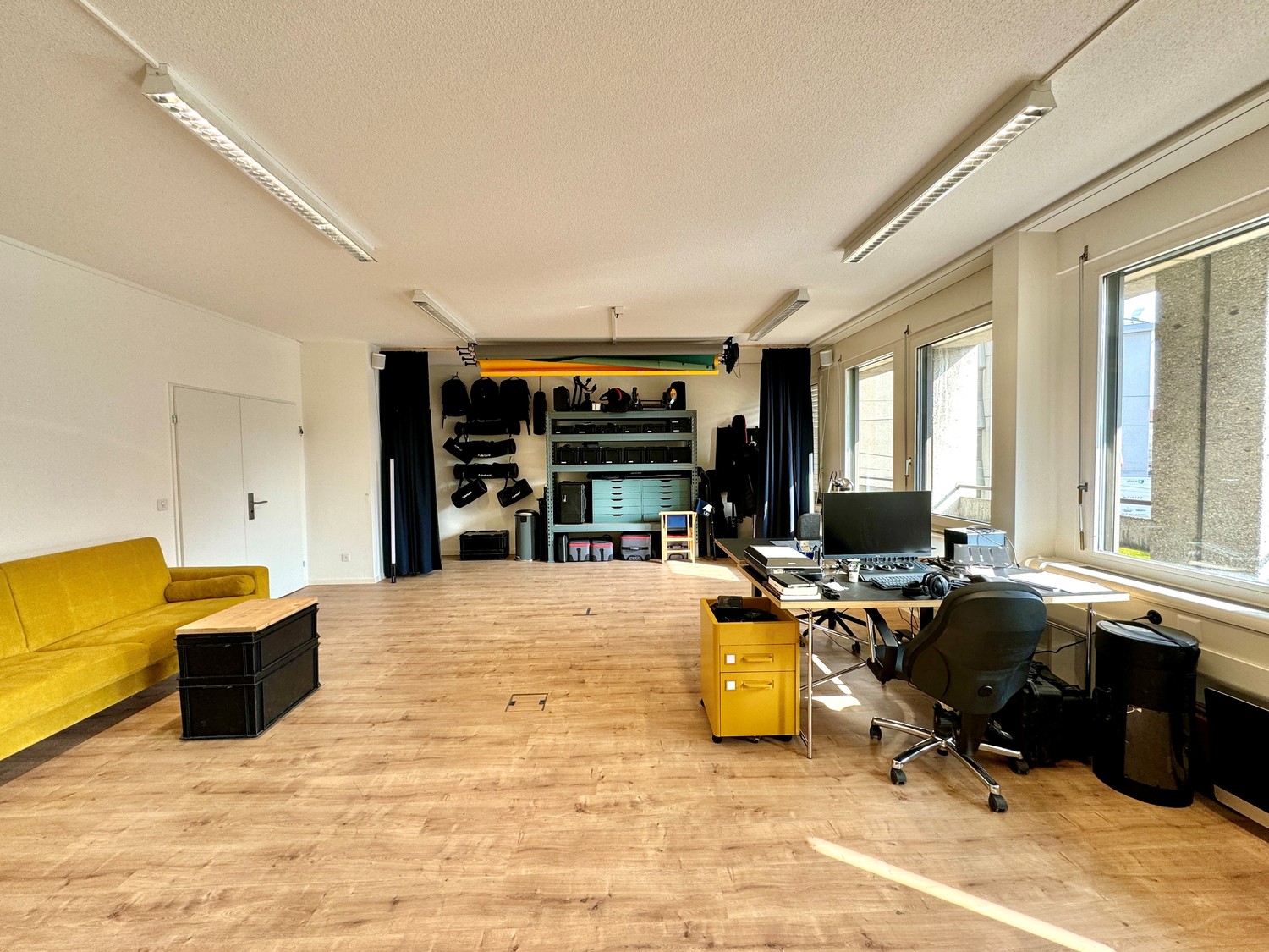 52m² office