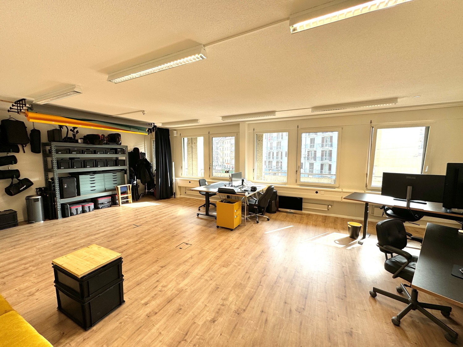52m² office