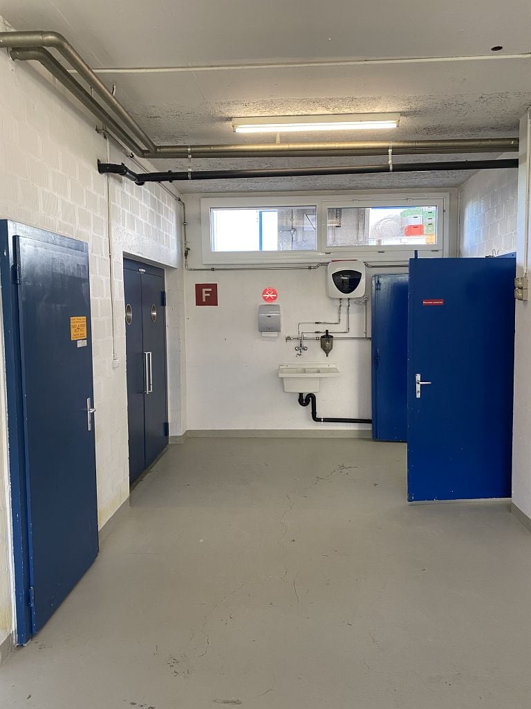 160m² commercial