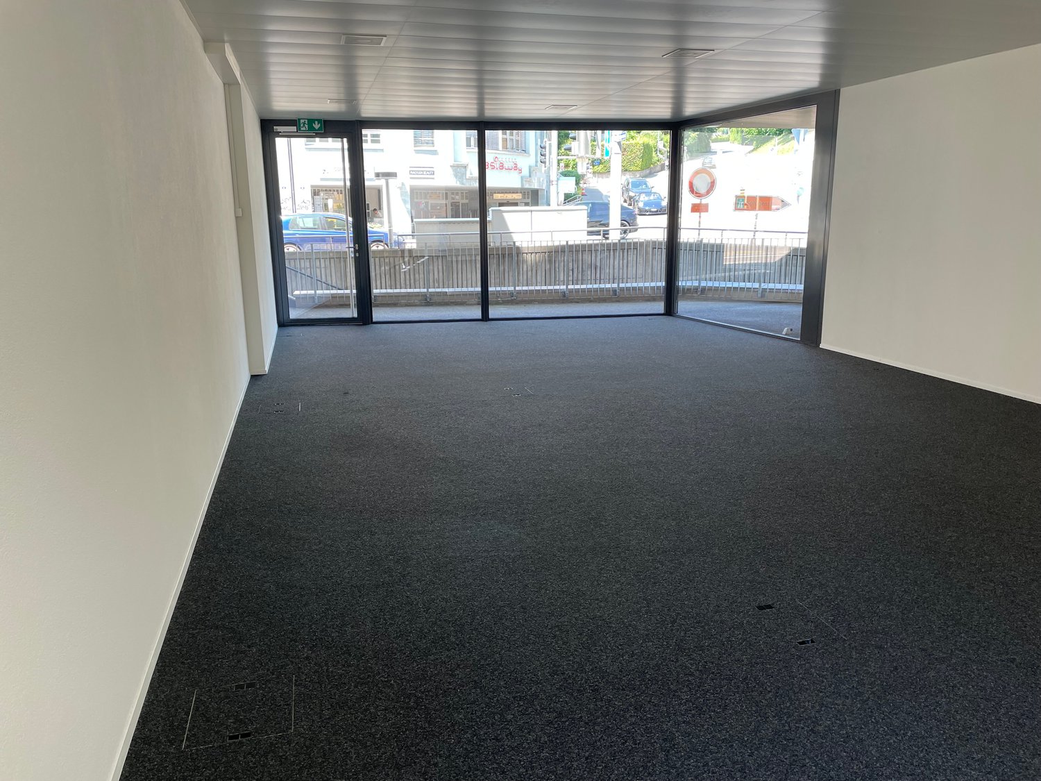 106m² shop