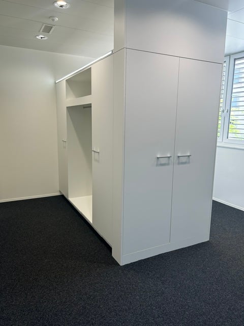 106m² shop