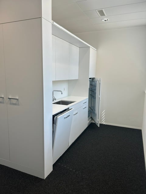 106m² shop