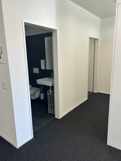106m² shop