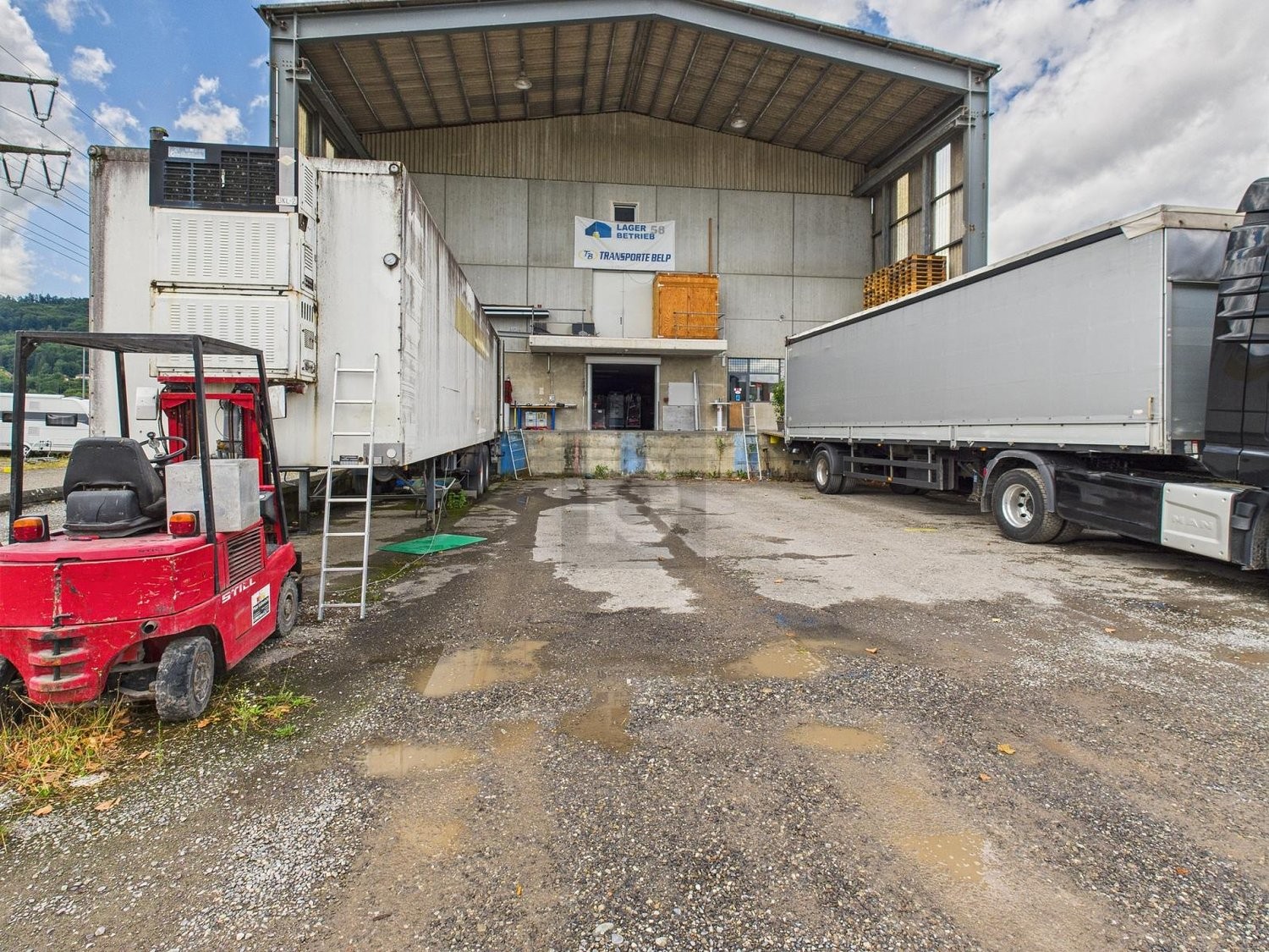 775m² storage room