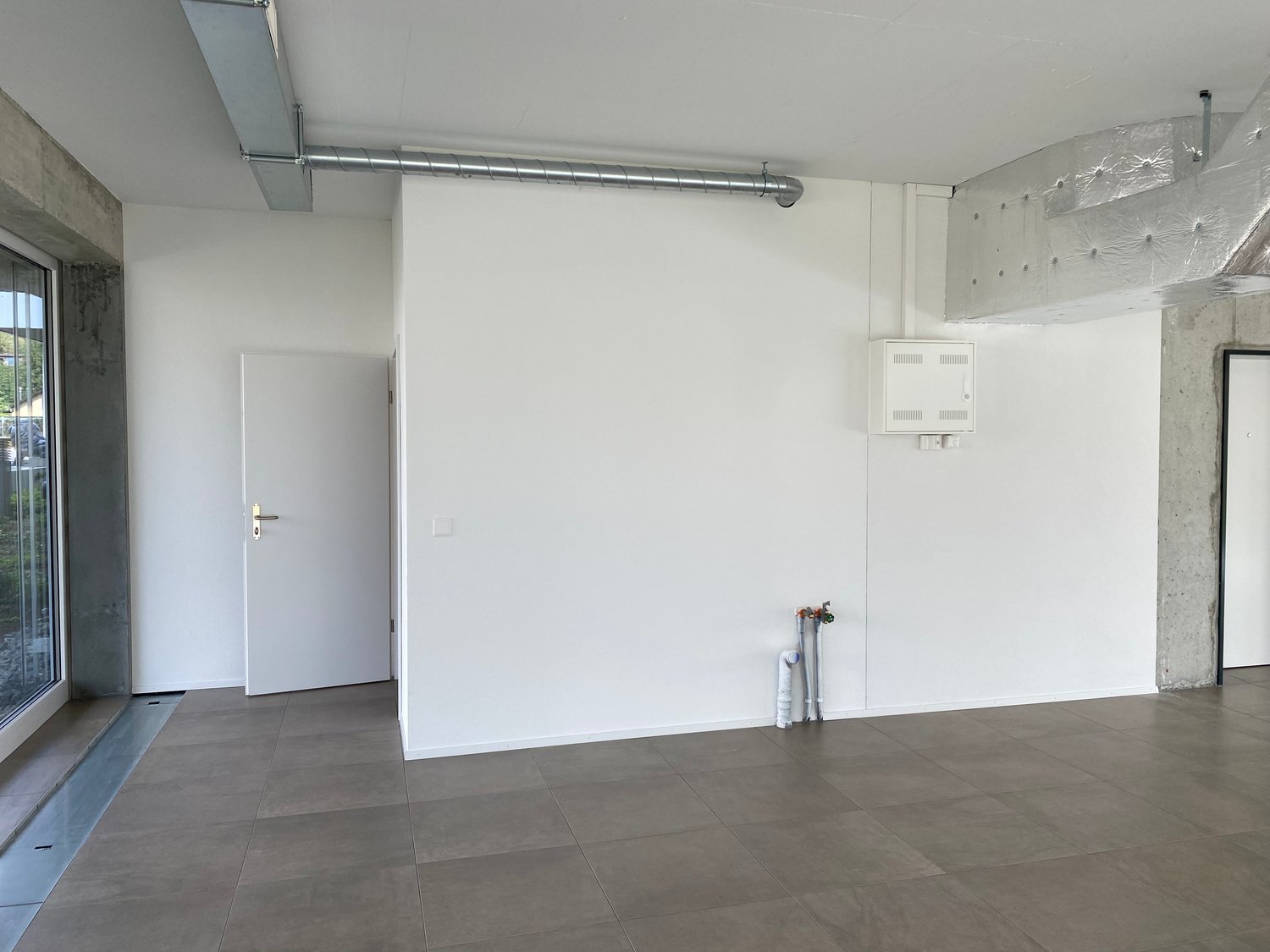 83m² commercial