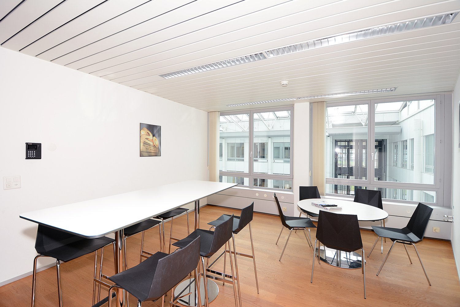 773m² office