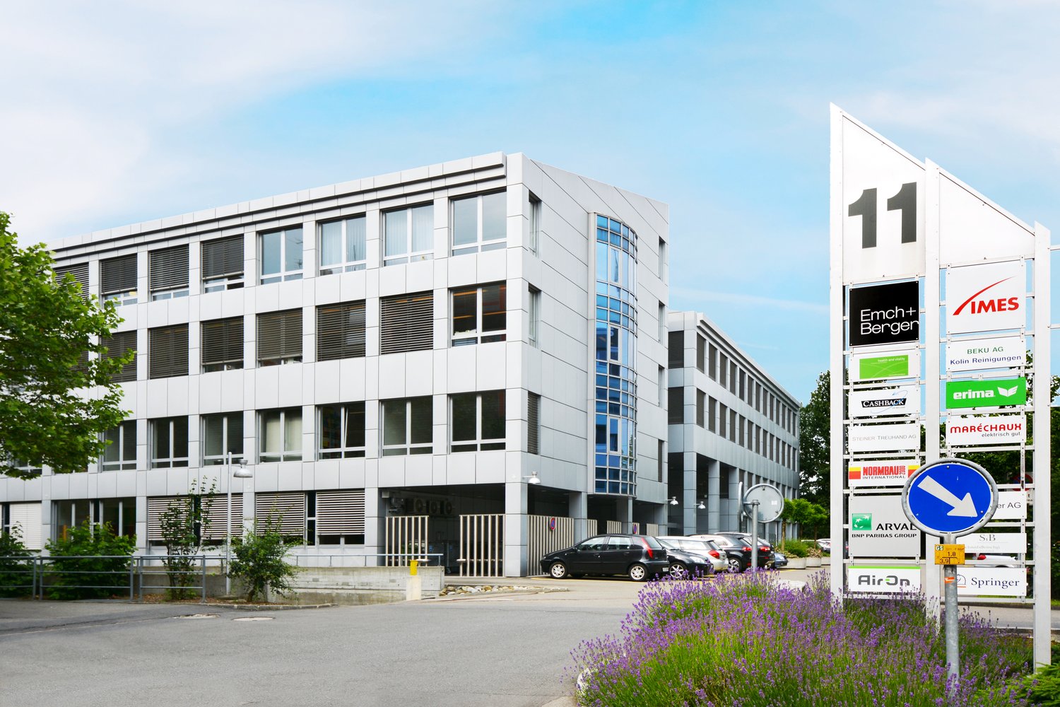 773m² office