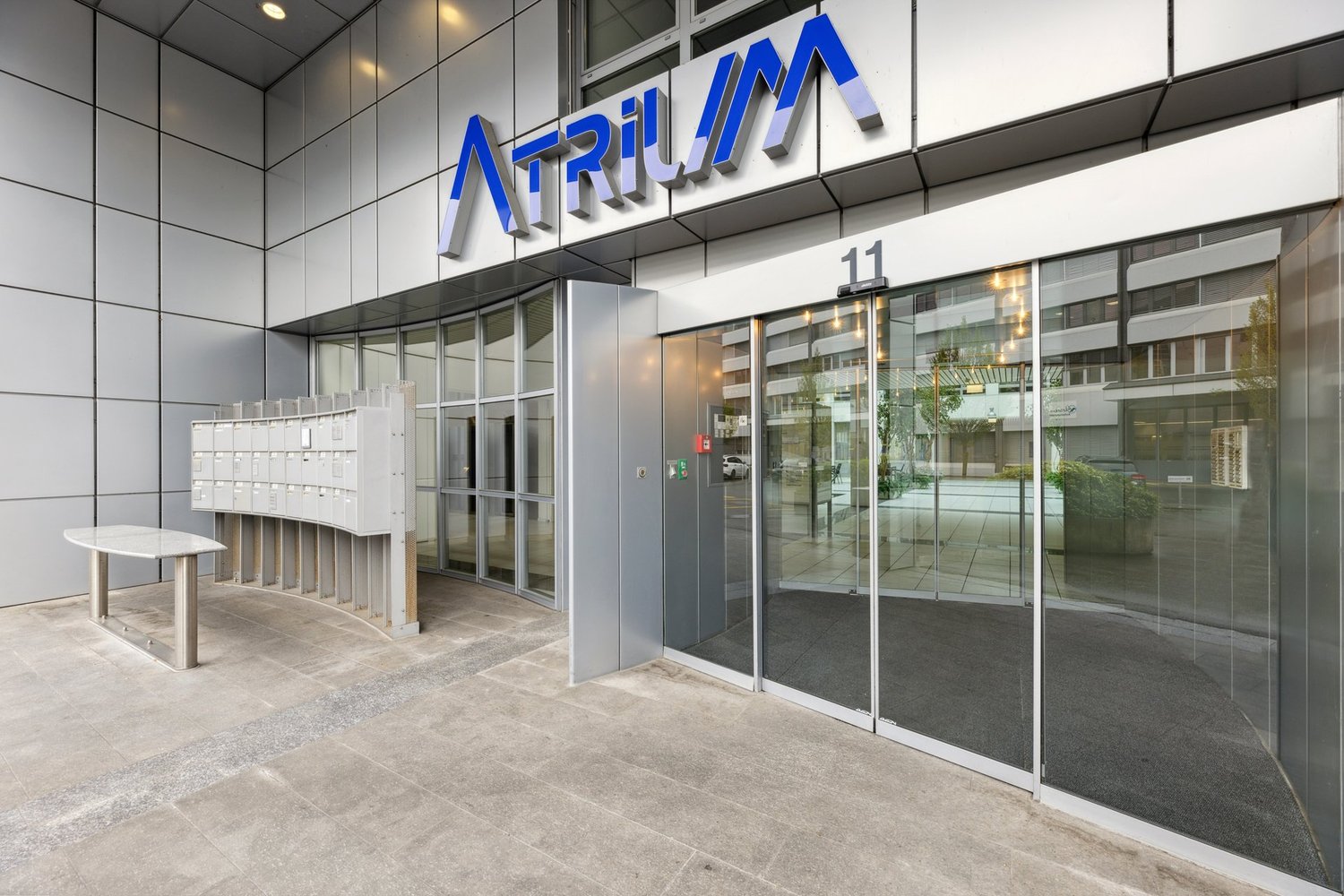 773m² office