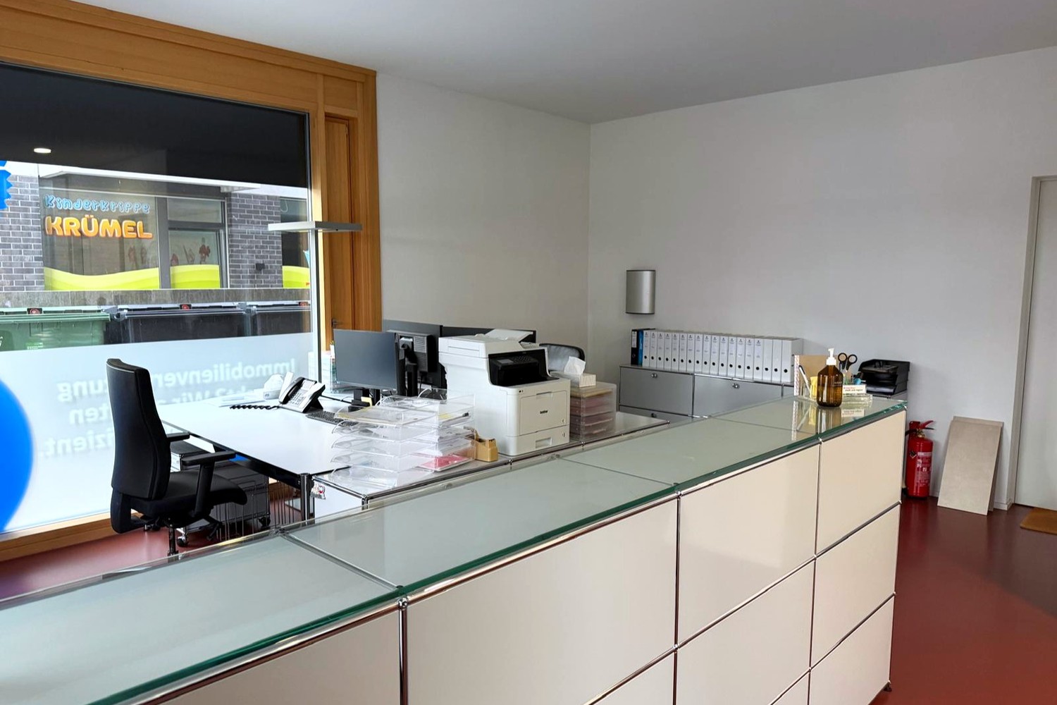 412-585m² office