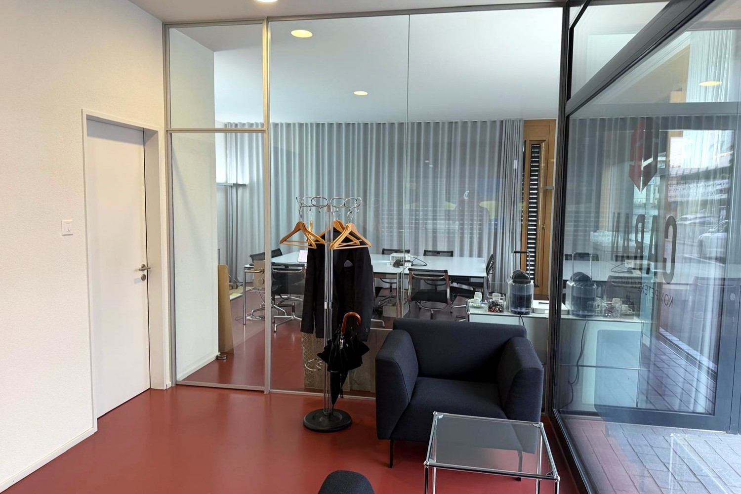 412-585m² office