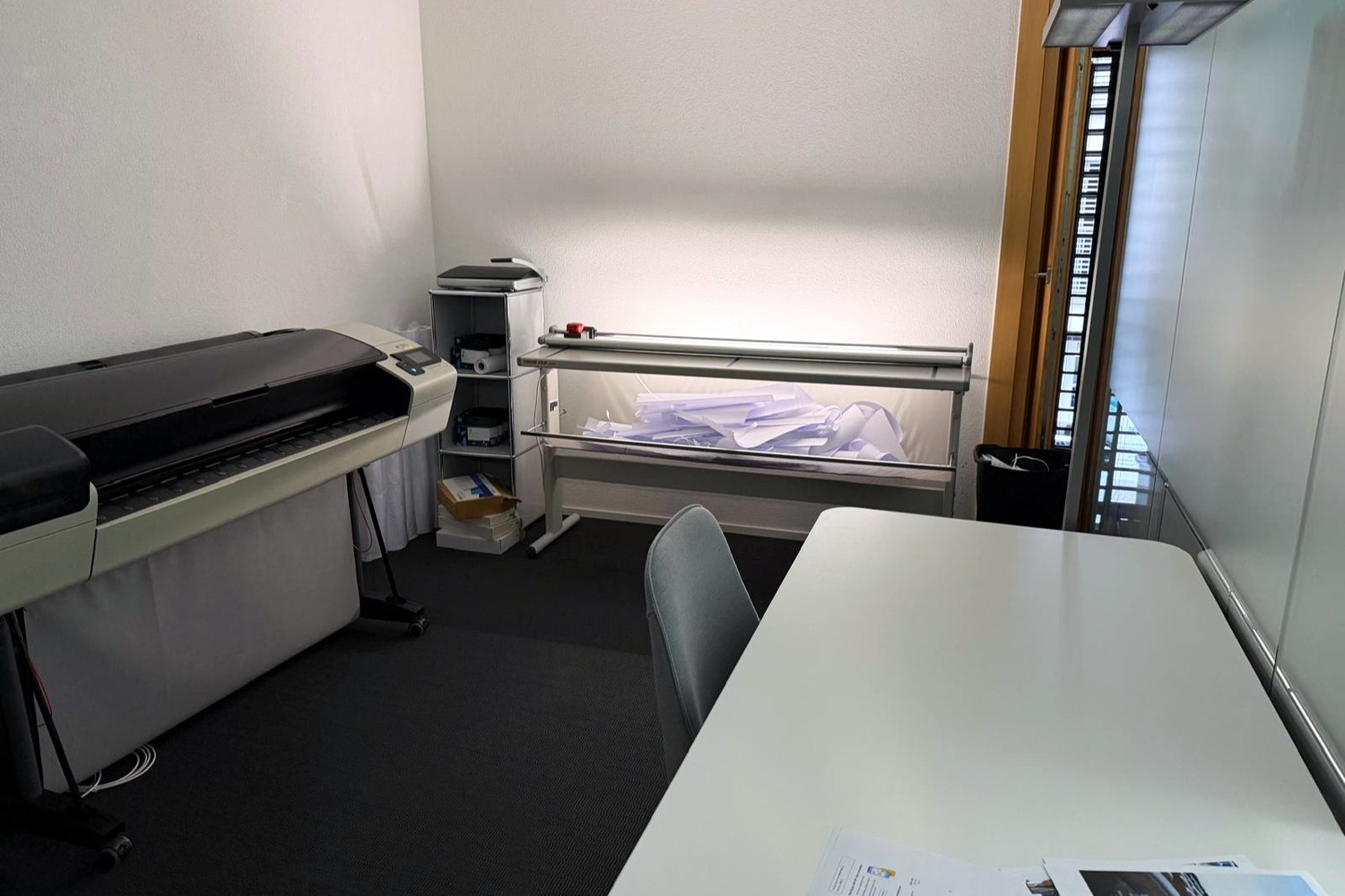 412-585m² office