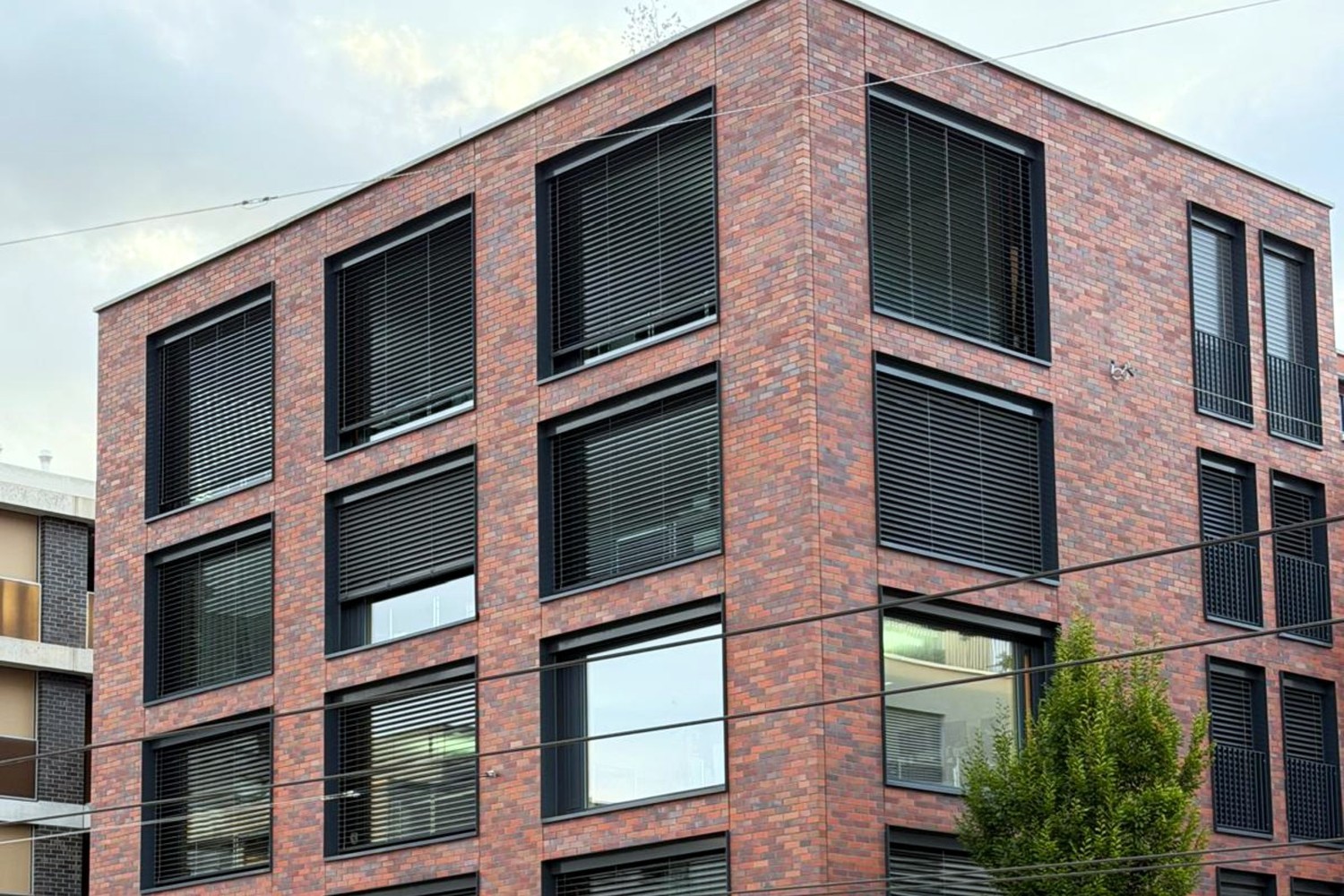 412-585m² office