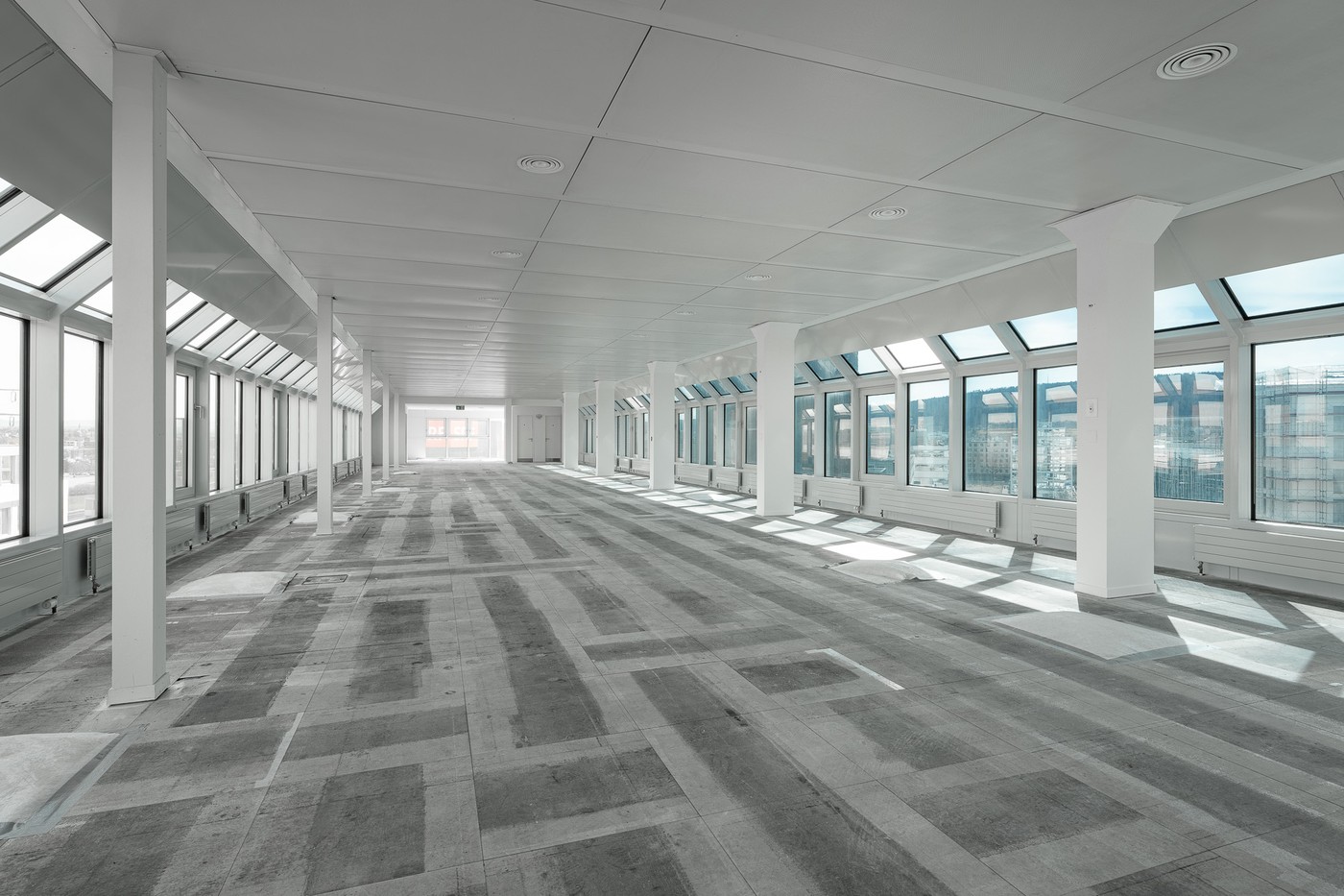 940m² office