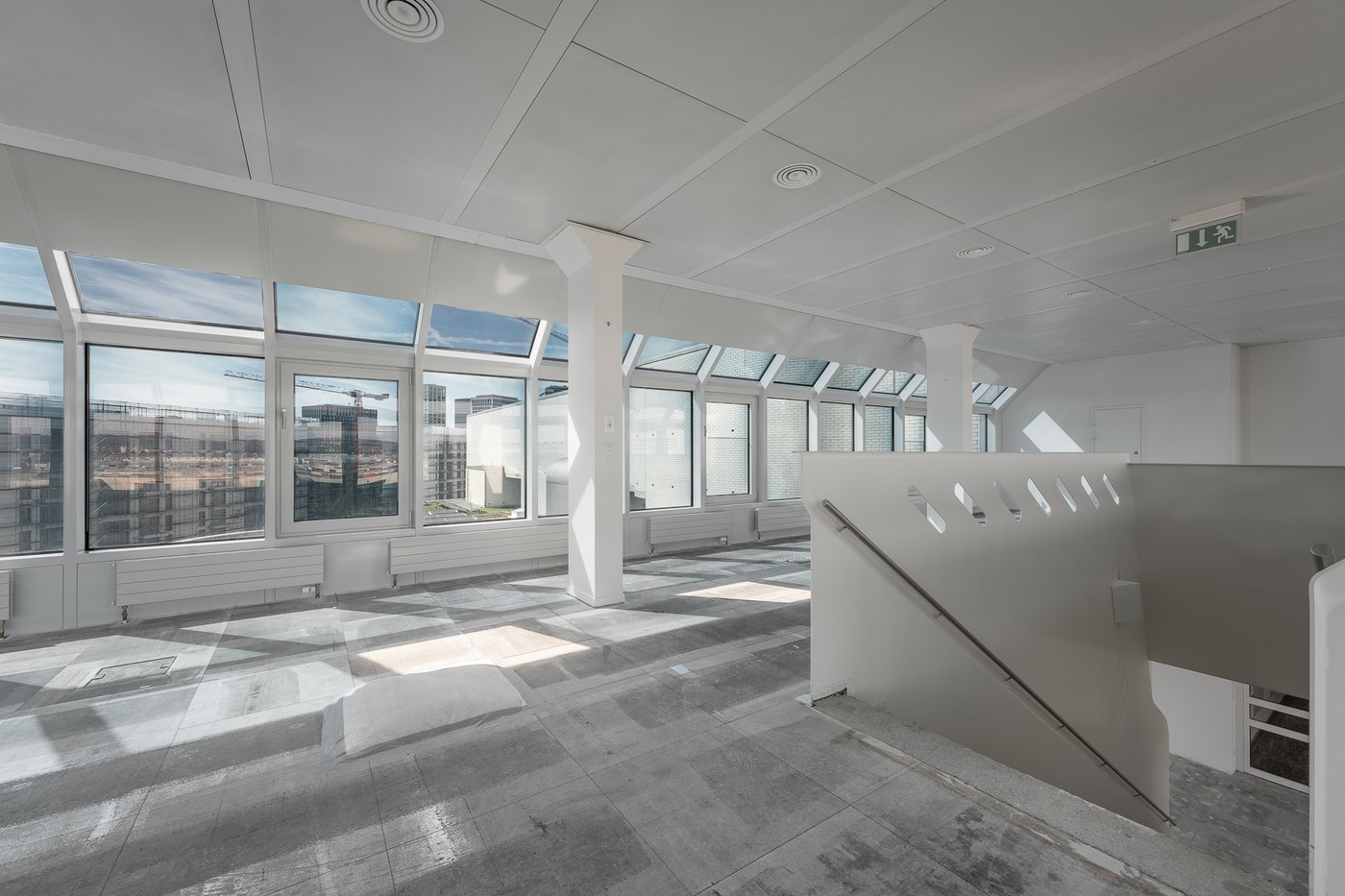 940m² office
