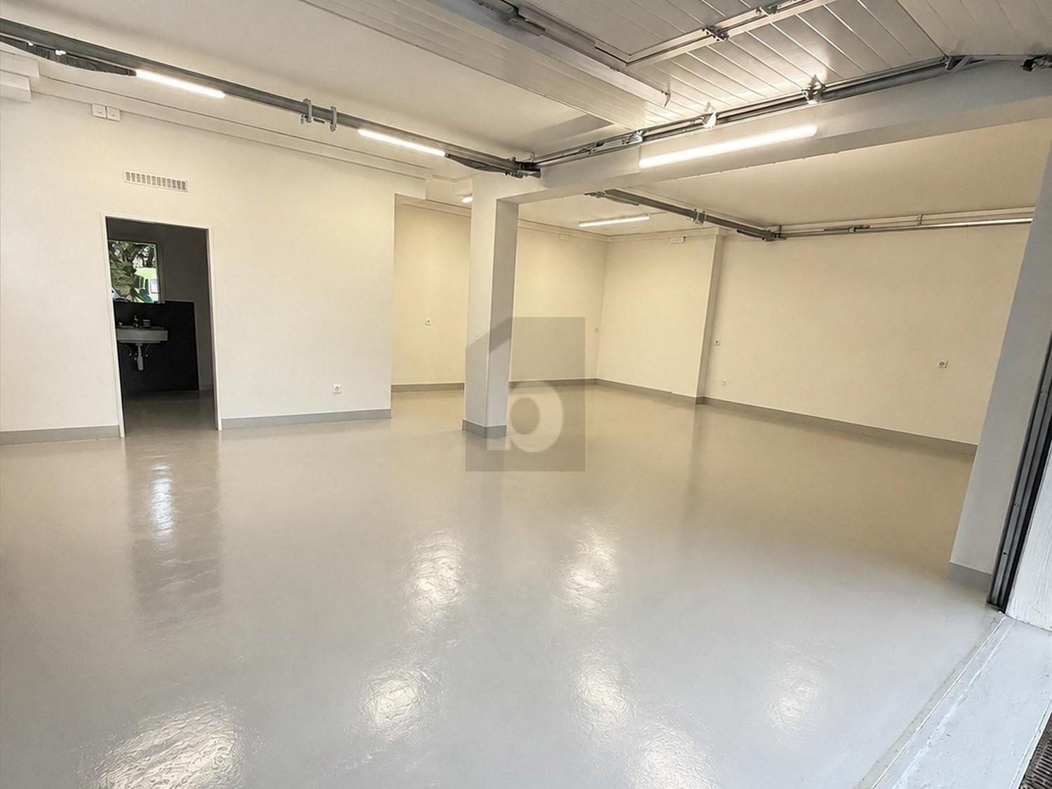 57m² storage room, photo 1 of 4