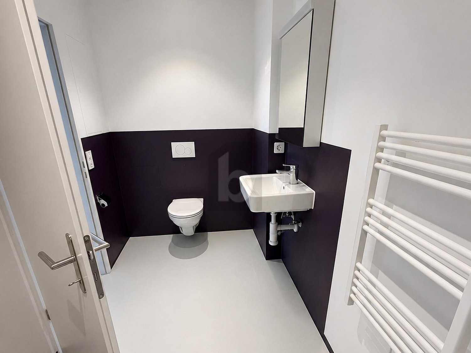 57m² storage room, photo 2 of 4