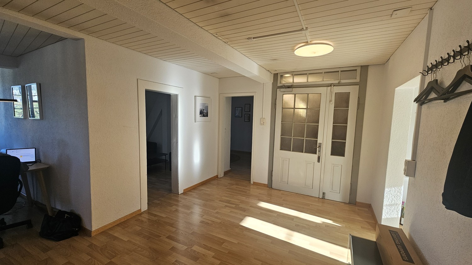 90m² office