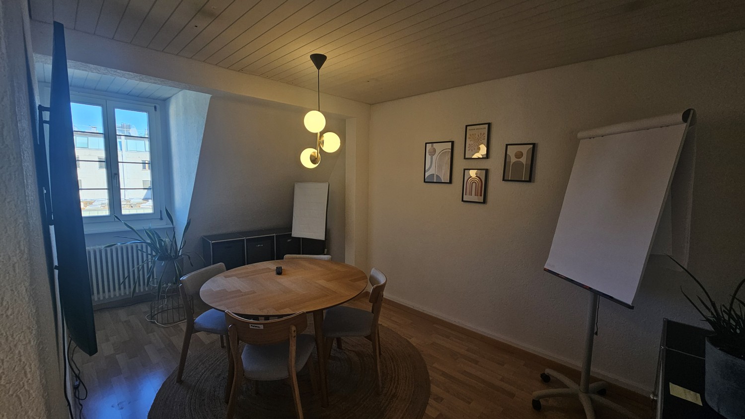 90m² office