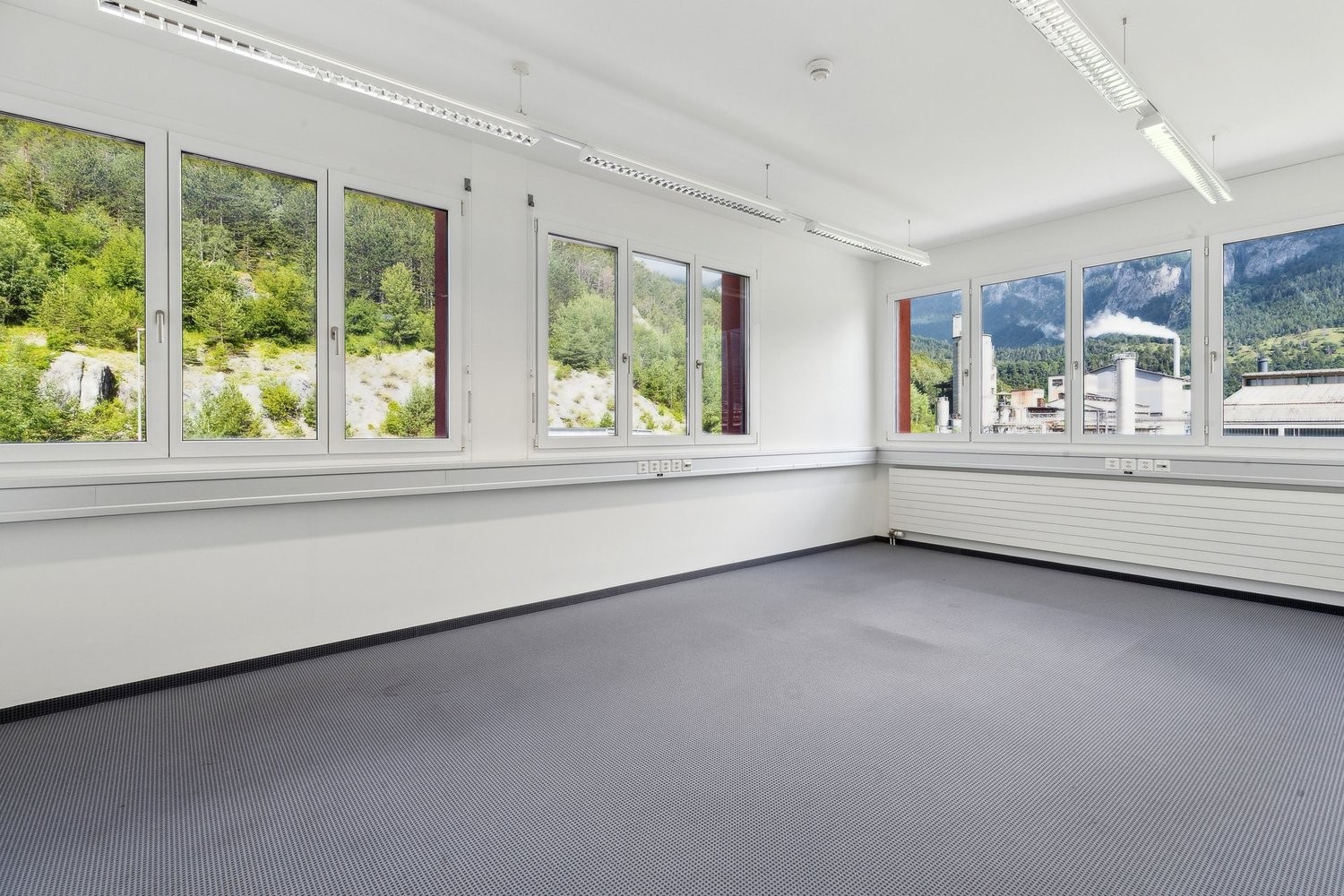 1217m² storage room