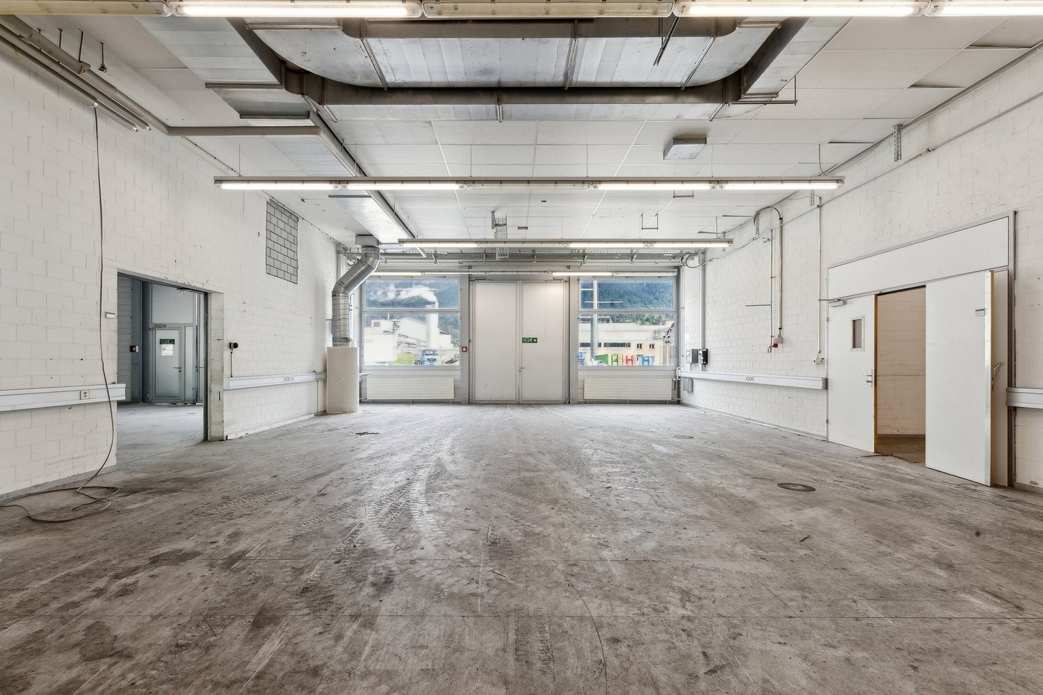 1217m² storage room