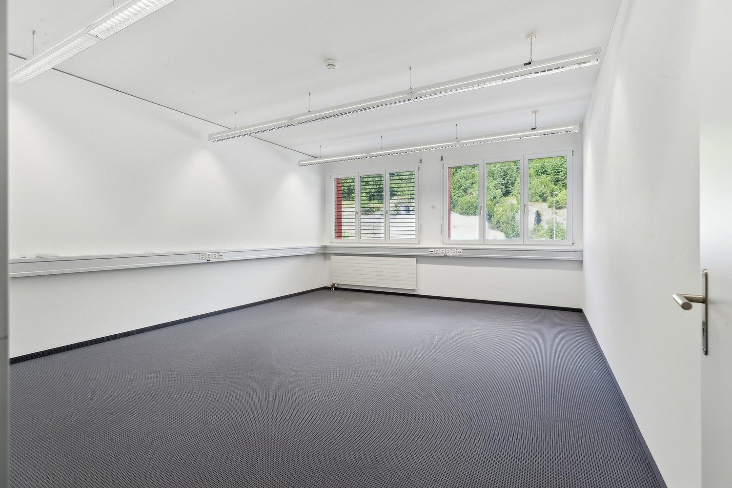1217m² storage room