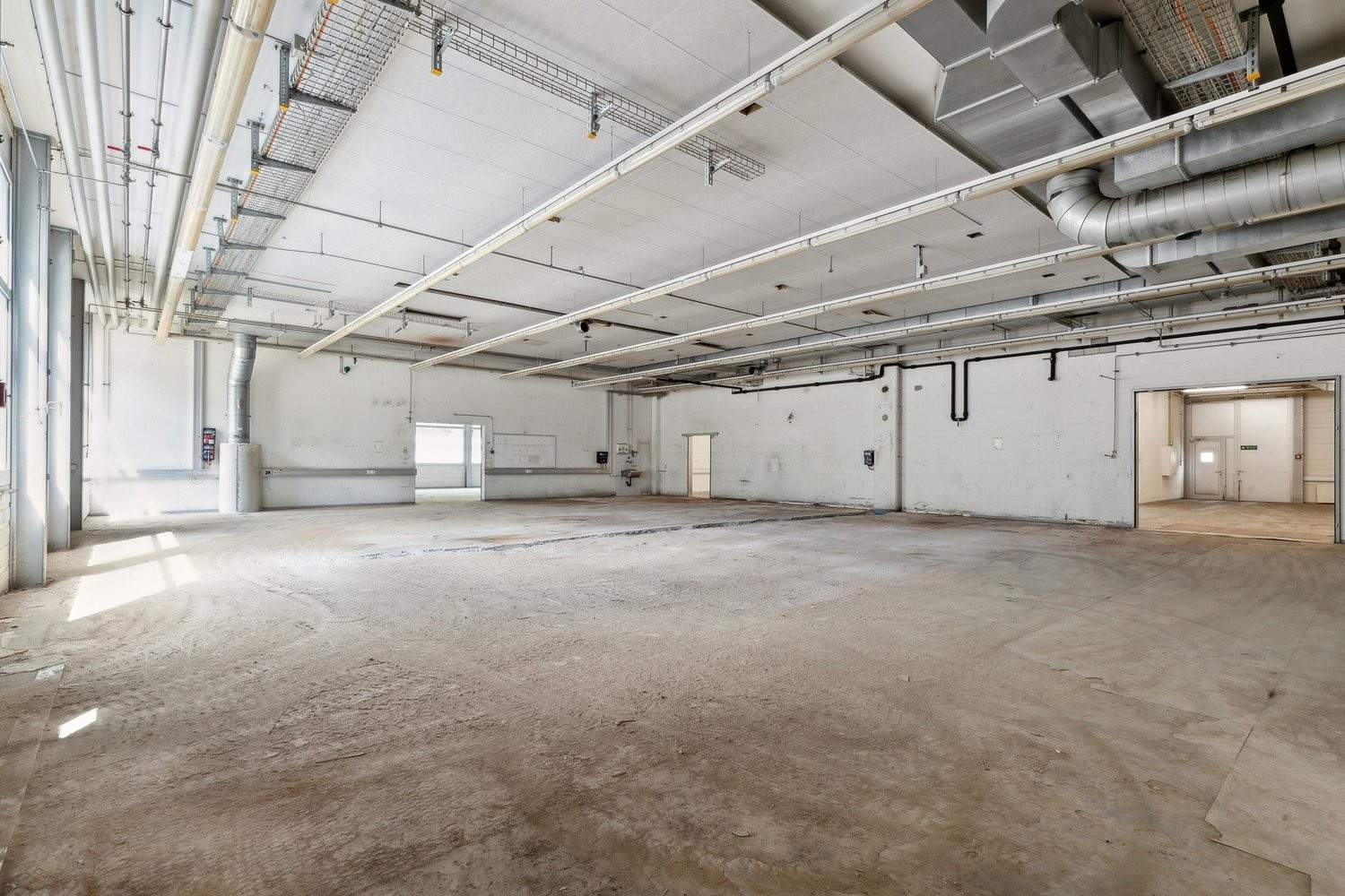 1217m² storage room