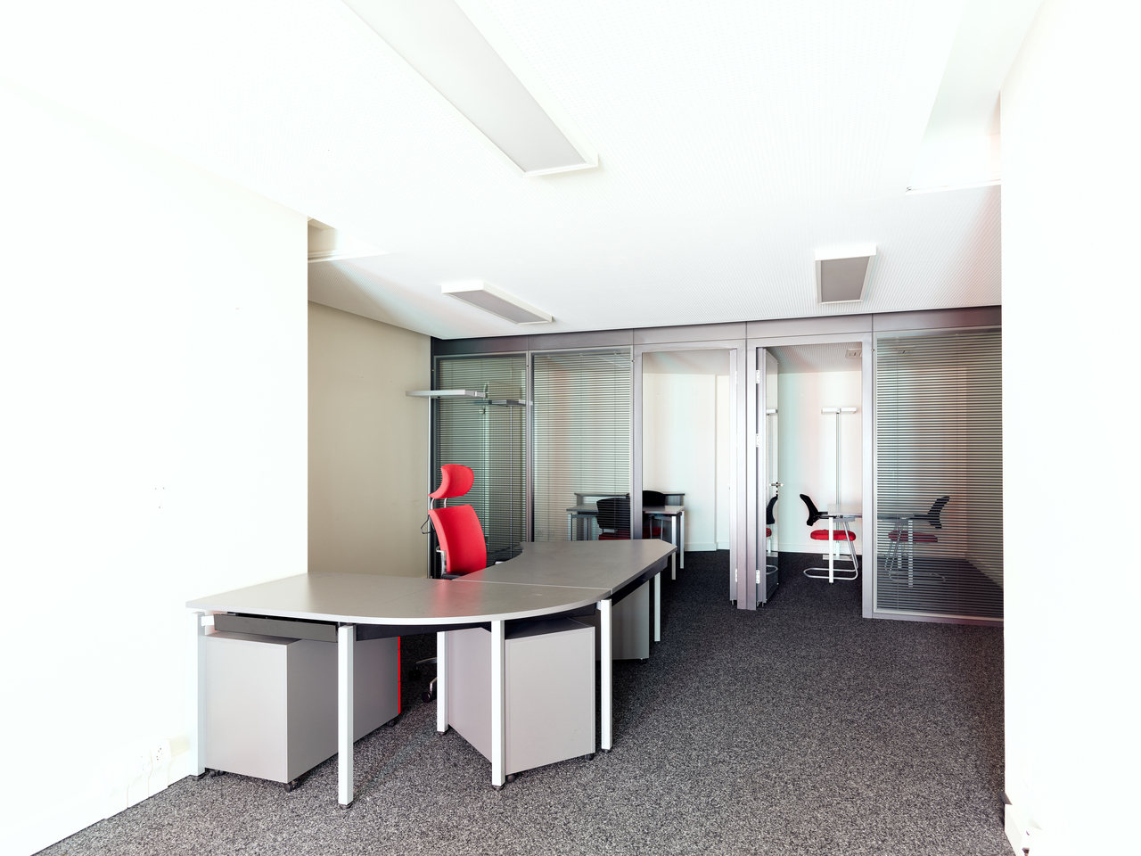 Commercial, foto 1 di 6