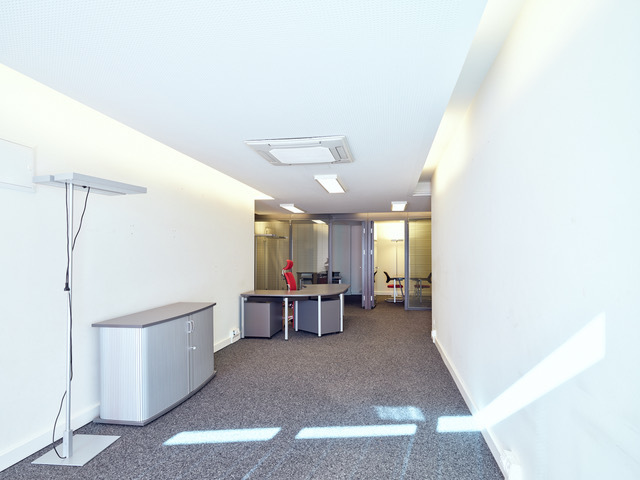 Commercial, foto 2 di 6