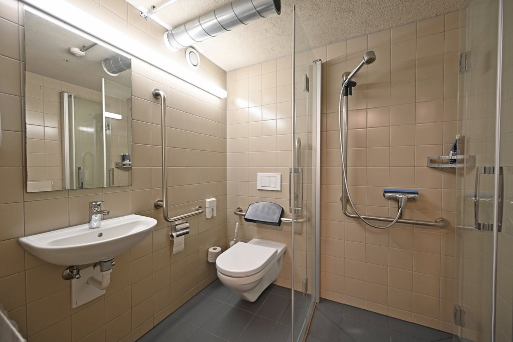 242m² office