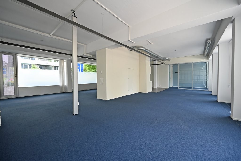 242m² office