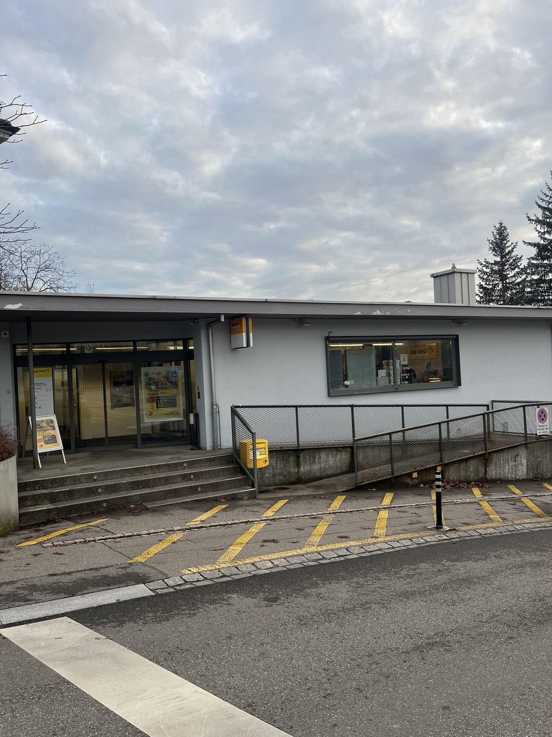 336m² shop