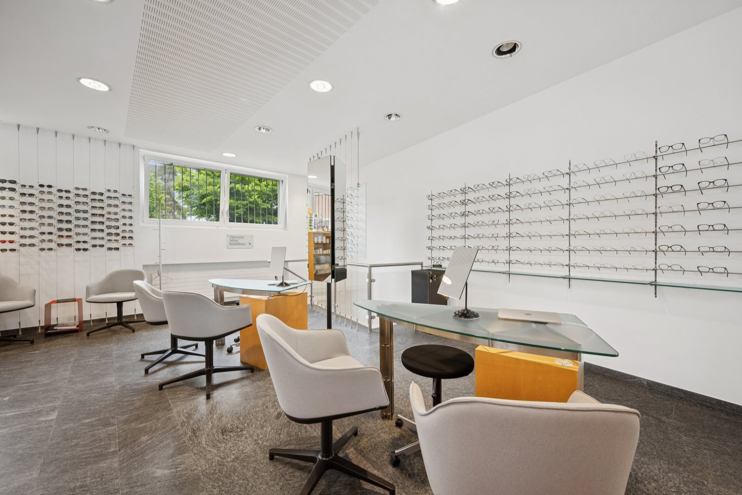 200m² office