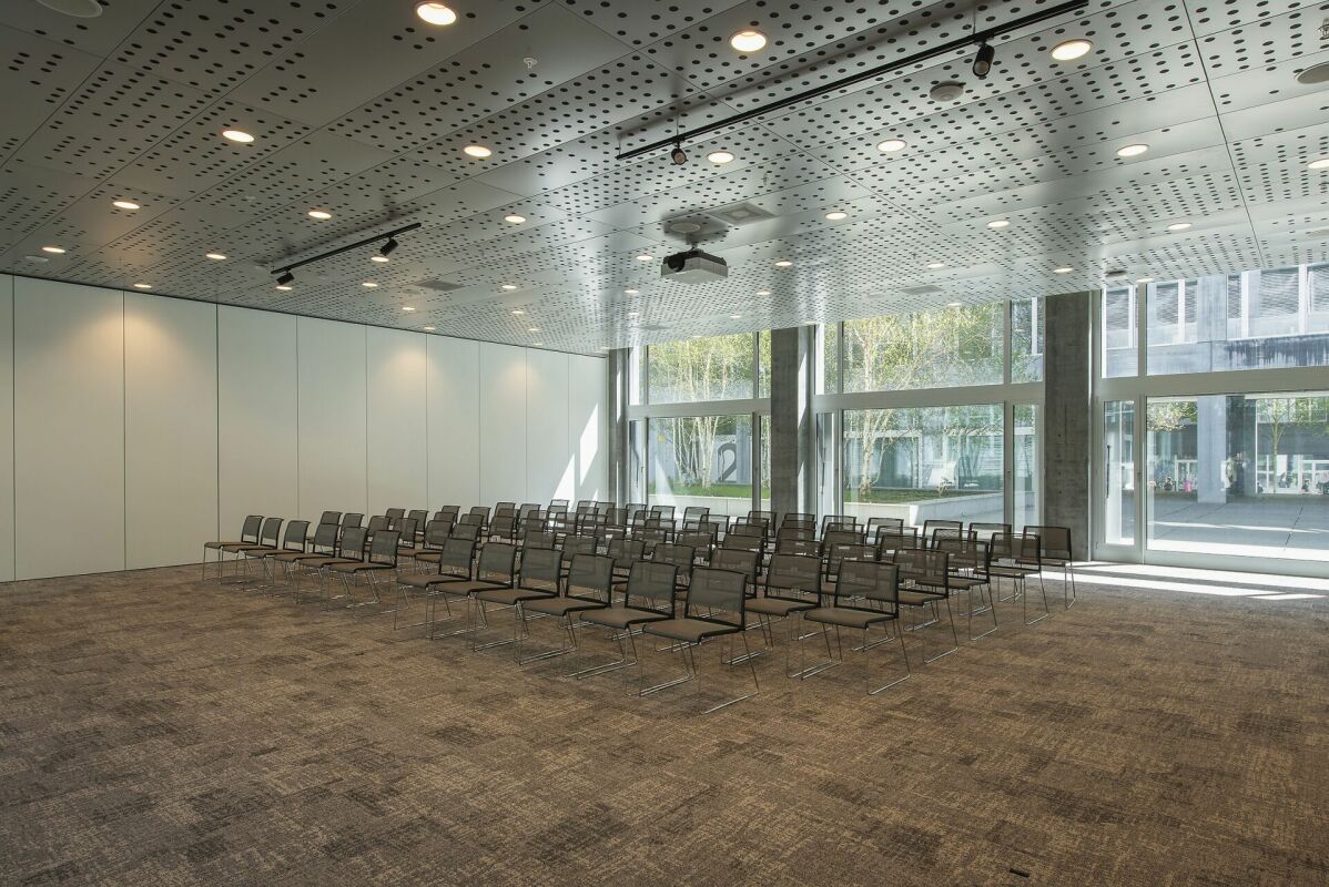 580m² office