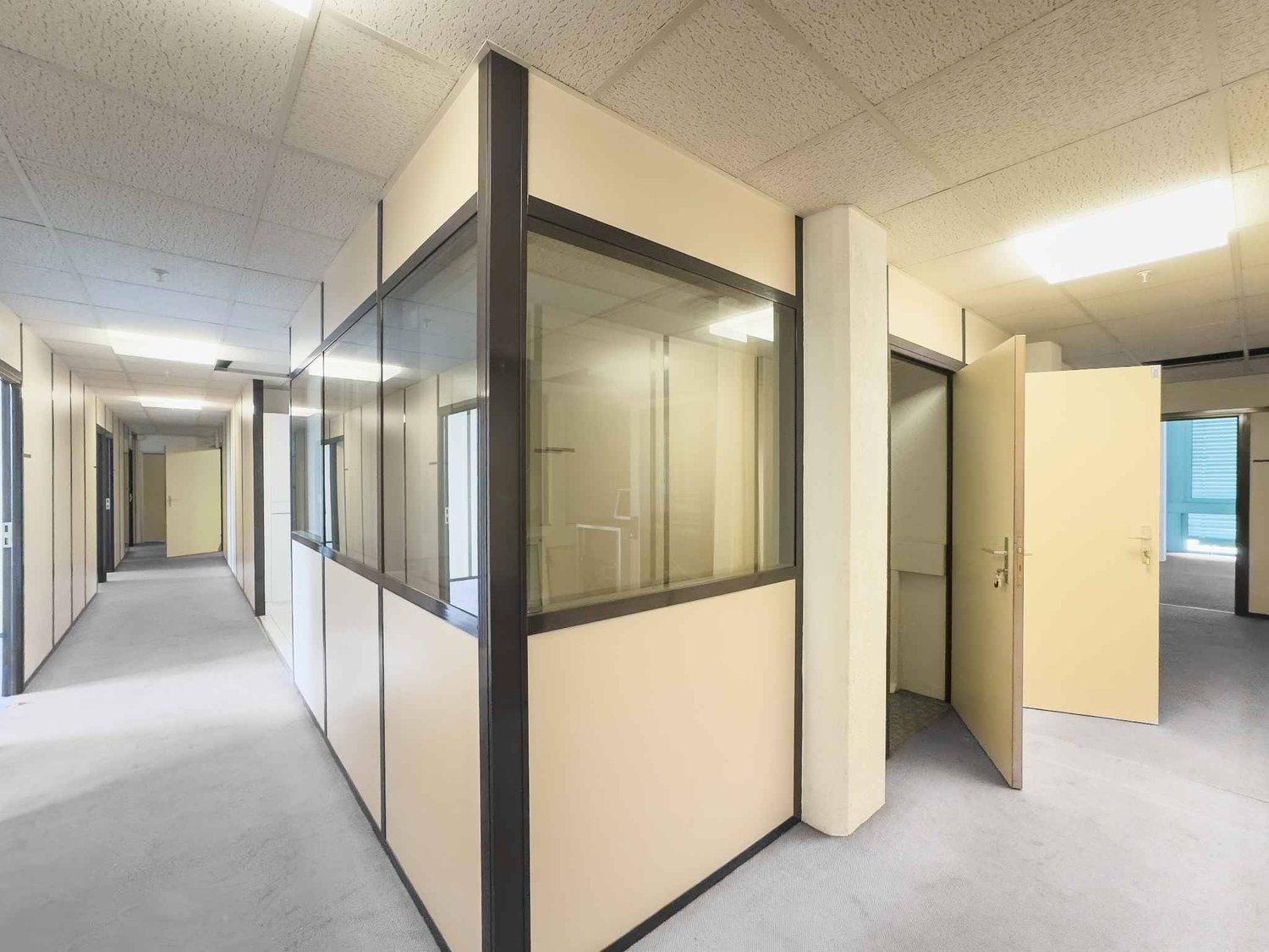 290m² Büro, Foto 3 von 8