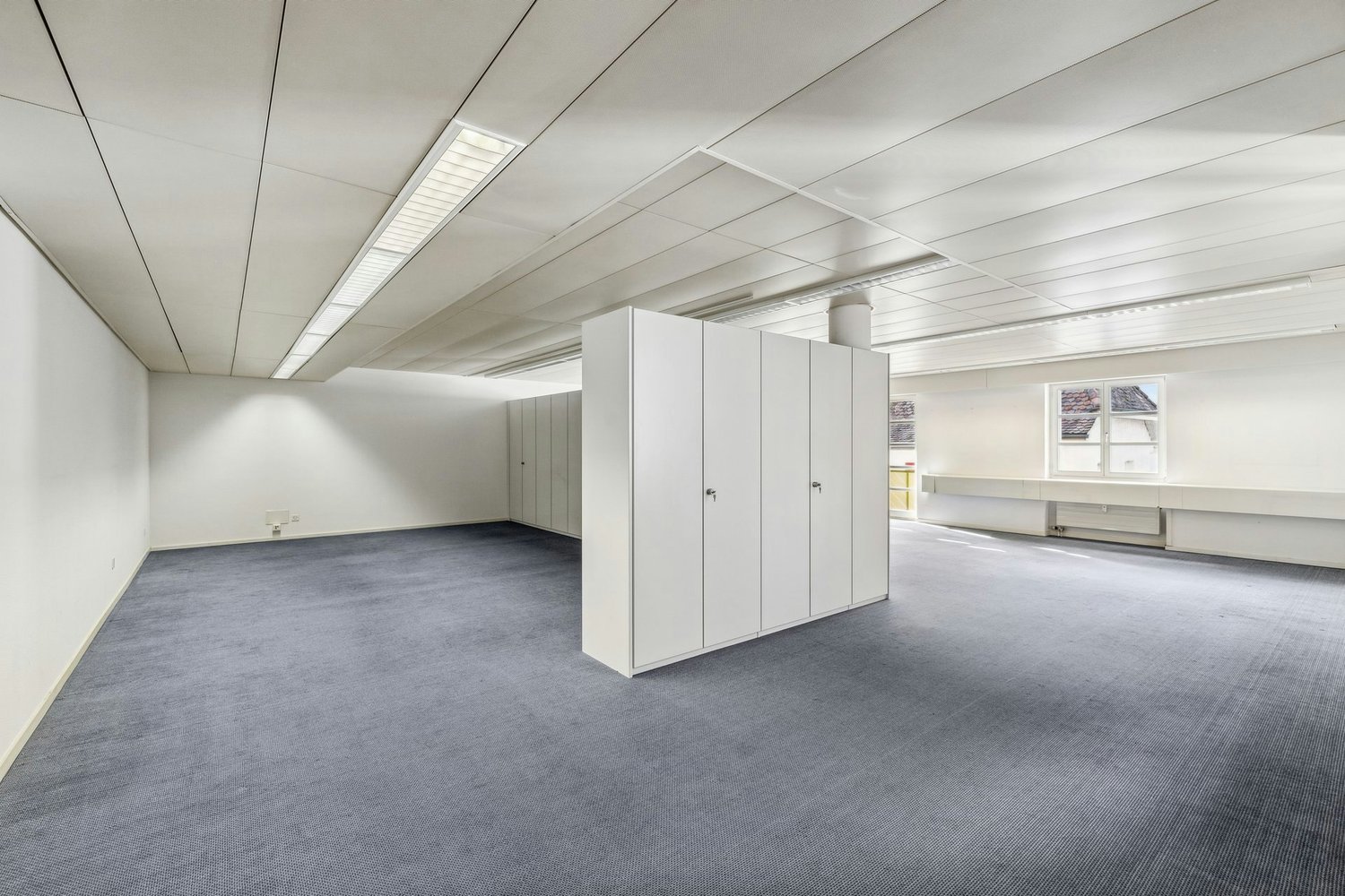 211m² office