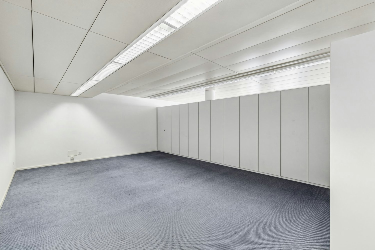 211m² office