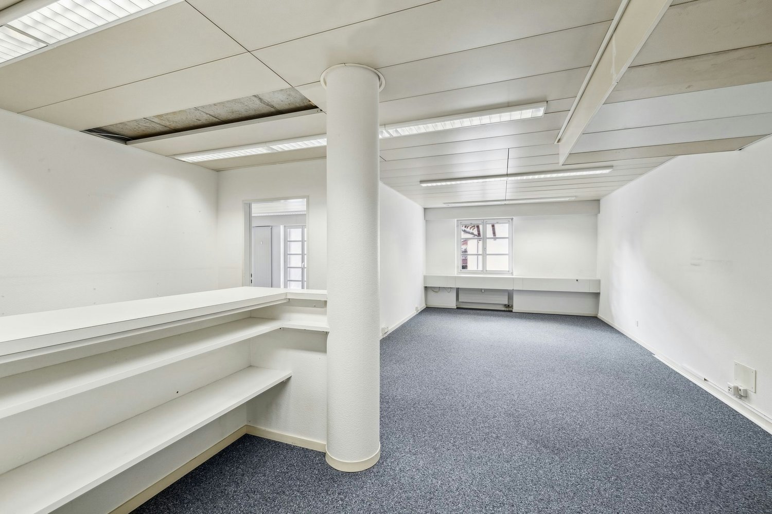 211m² office