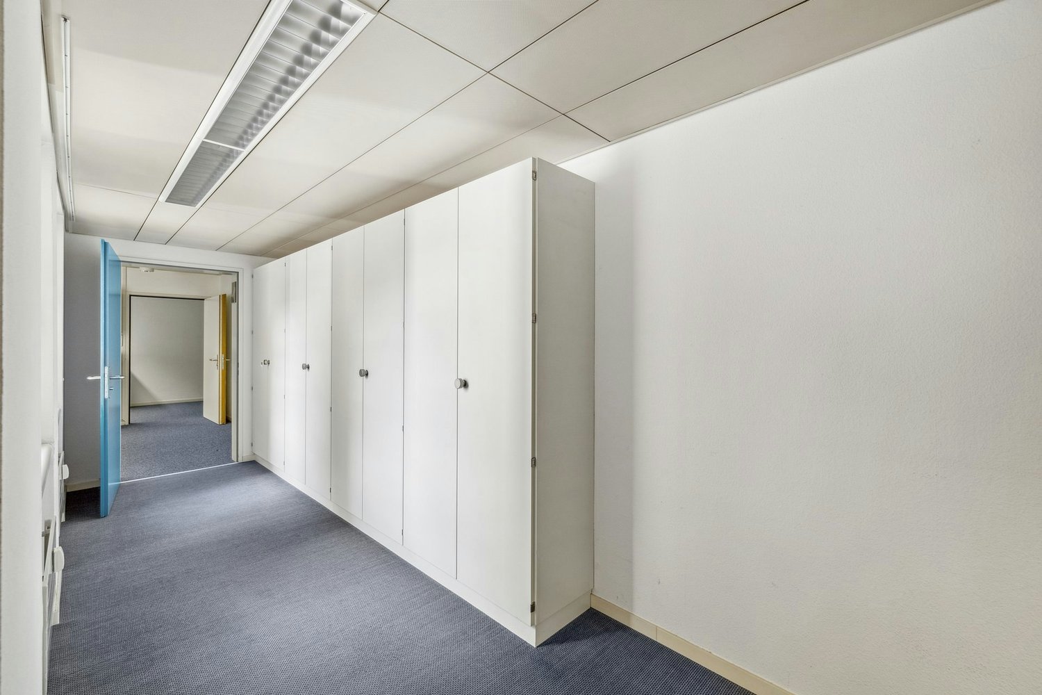 211m² office