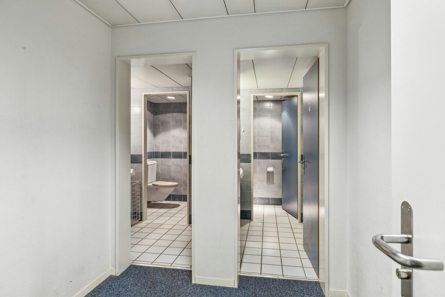 211m² office