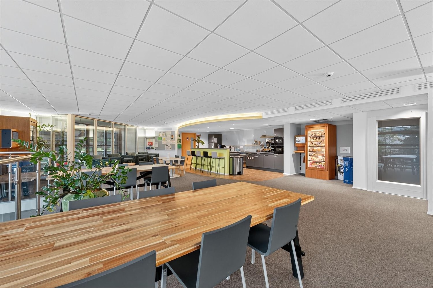 340m² office