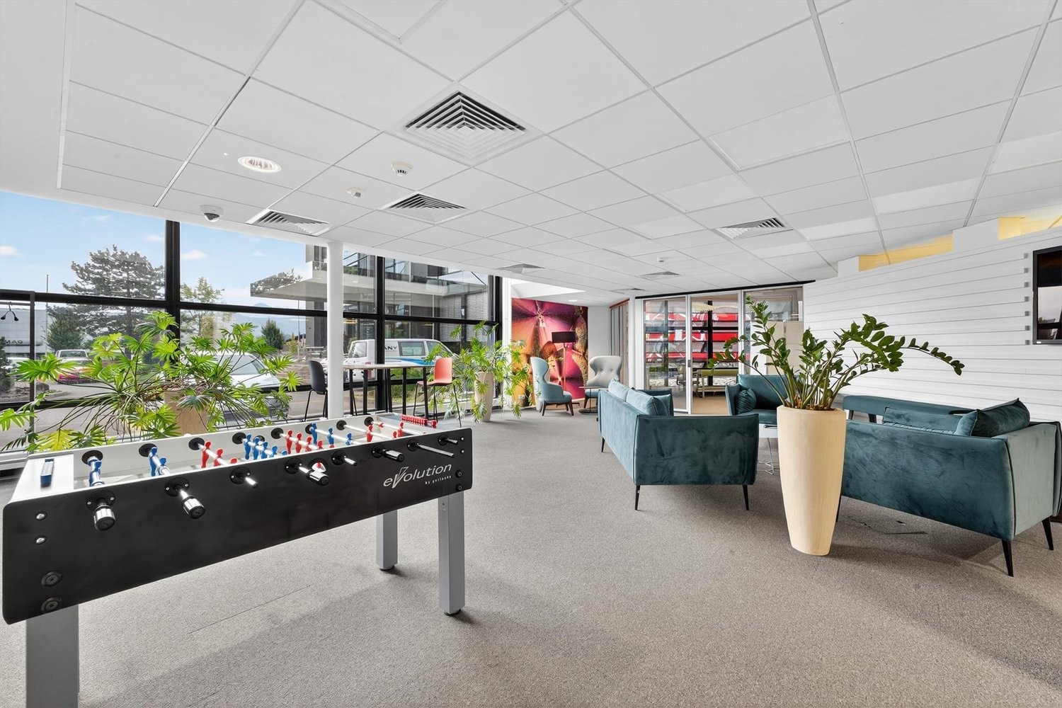340m² office