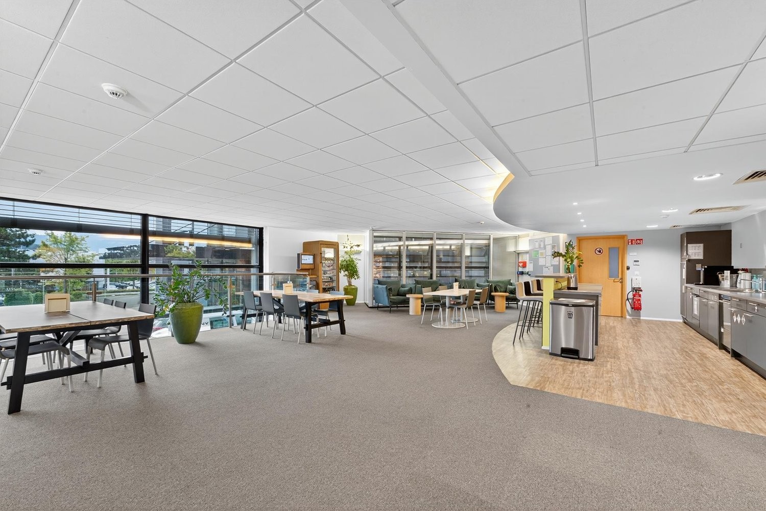 340m² office